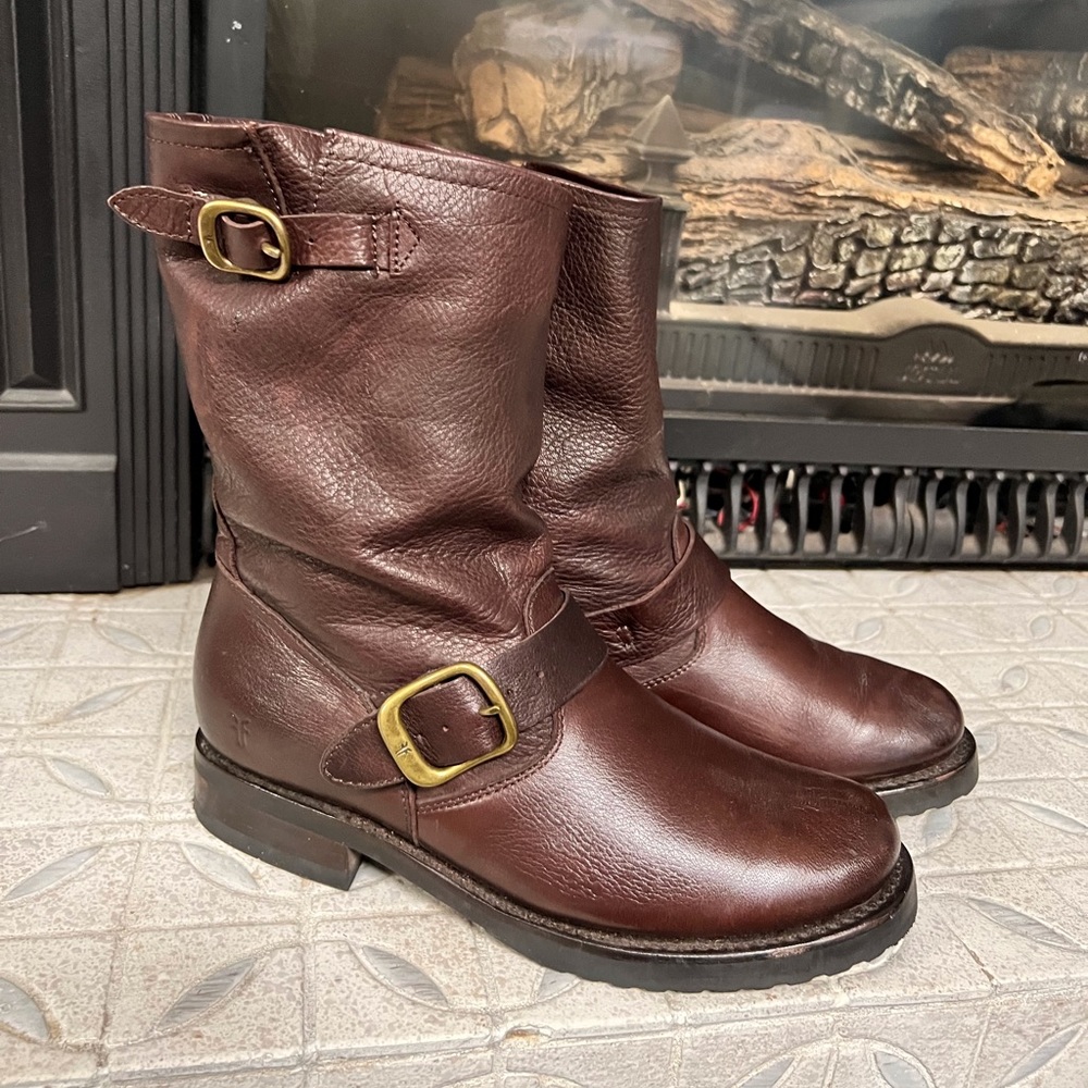 Frye Veronica Short
